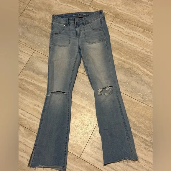 American Eagle Outfitters Women's Blue Distressed Jeans - Picture 1 of 6
